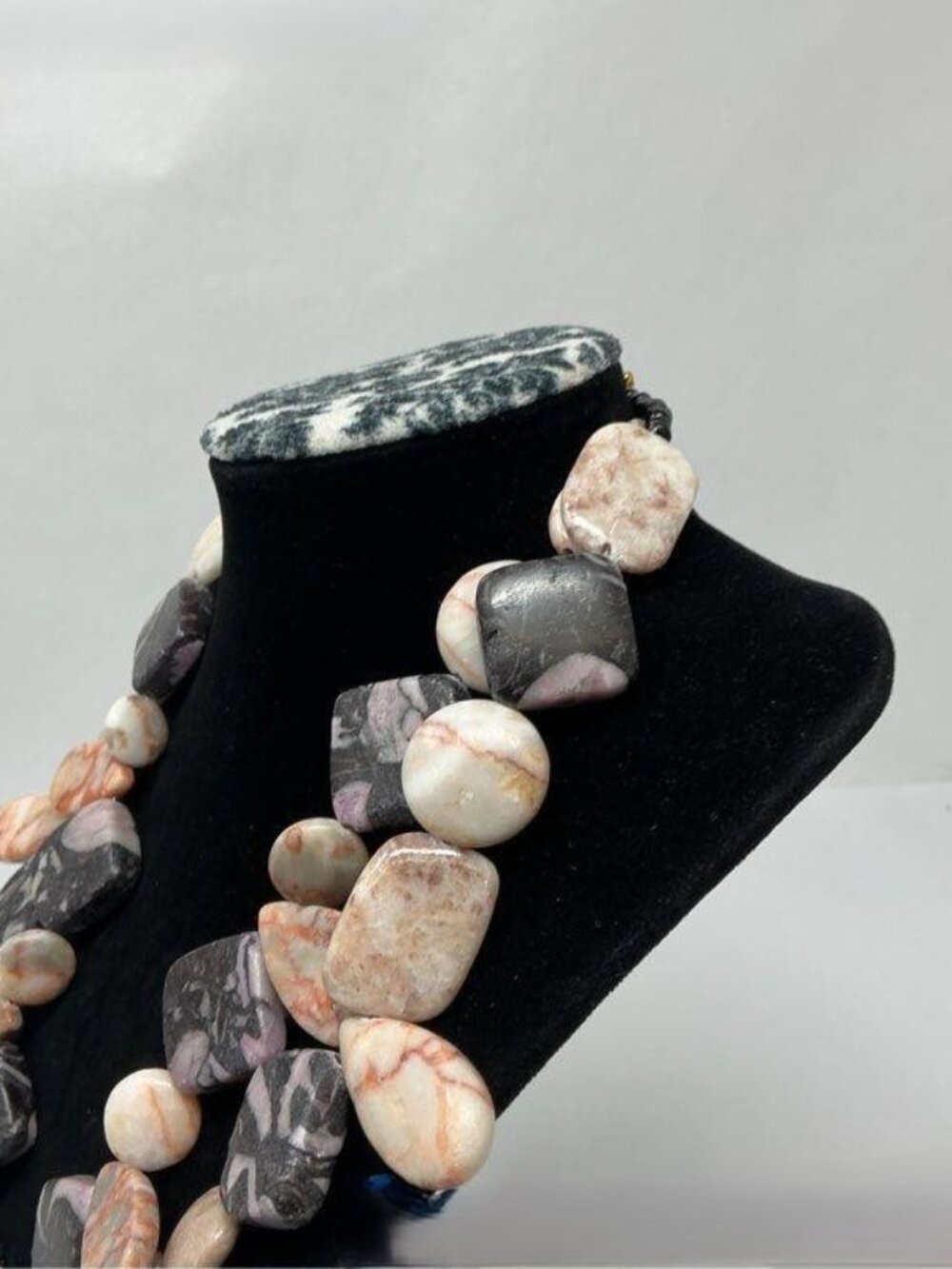 Agate Stone Necklace 20 inch 219.7 grams - Picture 2 of 7